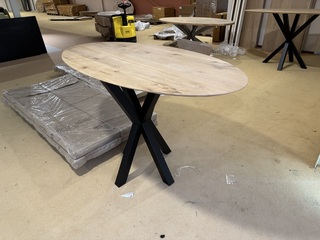 Bartafel, eiken, zwart metalen spinpoot